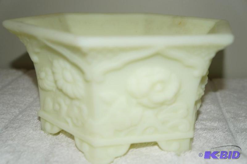 lot 75 image: Fenton Pale Yellow Footed Art Glass Bowl