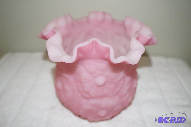 lot 79 image: Fenton Pink Ruffled Edge Vase