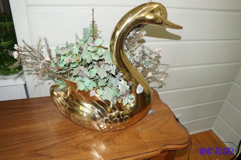 lot 10 image: Brass Swan