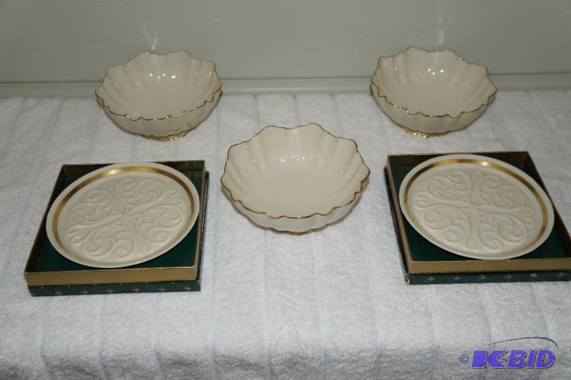 lot 118 image: Lot of 5 Lenox Pieces