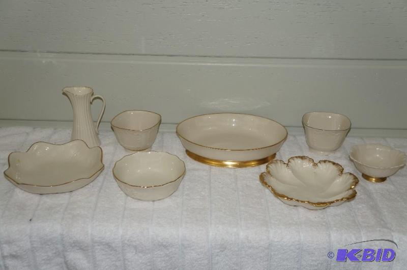 lot 120 image: Lot of 8 Lenox Pieces