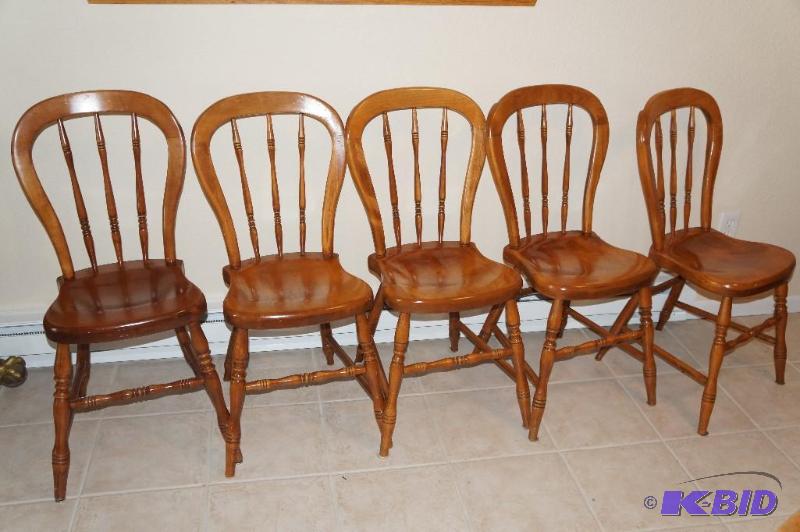lot 123 image: Set of 5 Wood Kitchen Table Chairs