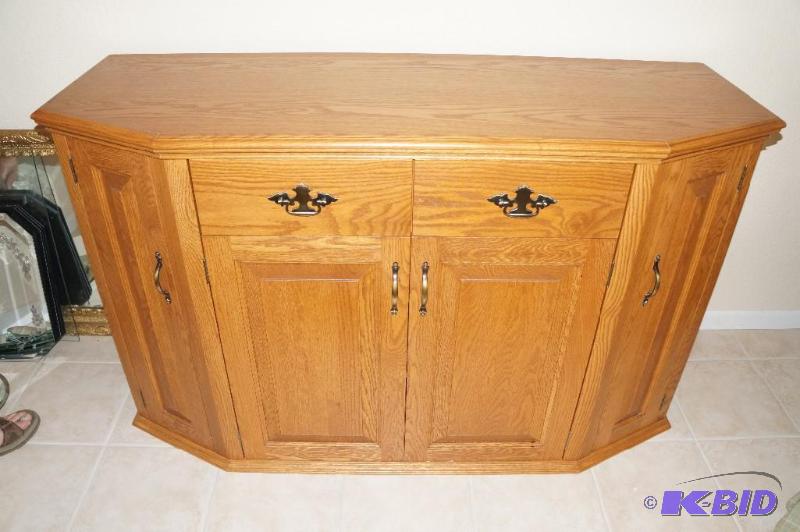 lot 126 image: Solid Oak Buffet Server