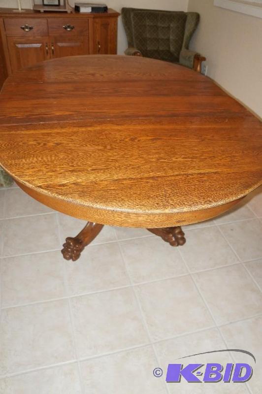 lot 128 image: Antique  Vintage Claw Foot Kitchen Table