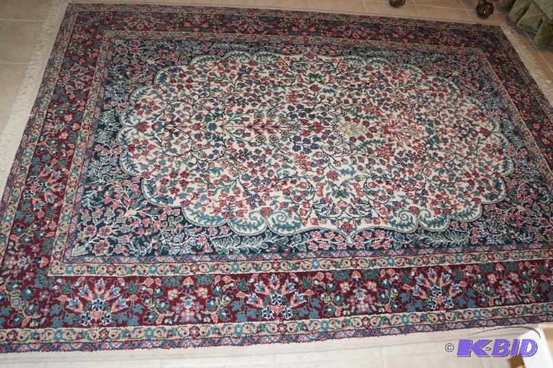 lot 132 image: Large 65 x 94 Rug