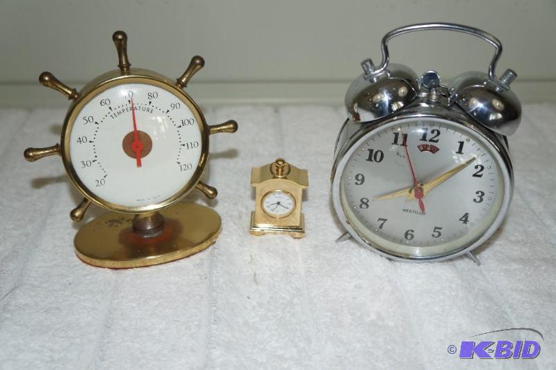 lot 139 image: Lot of 2 Clocks & Thermometer