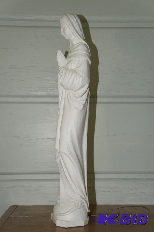 lot 14 image: Mary Religious Statute