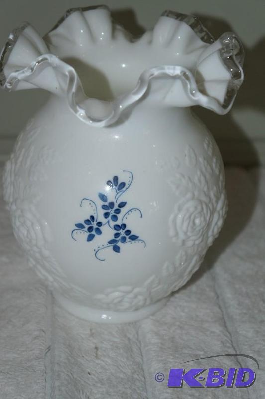 lot 142 image: Fenton Milk Glass Hand Painted Ruffled Edge Vase