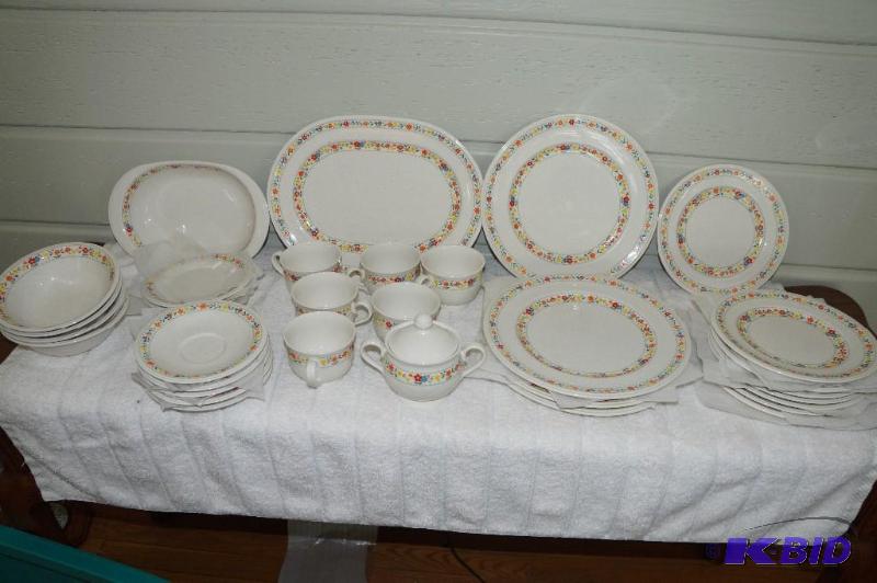 lot 143 image: Versatone by Noritake Japan Happy Talk Pattern