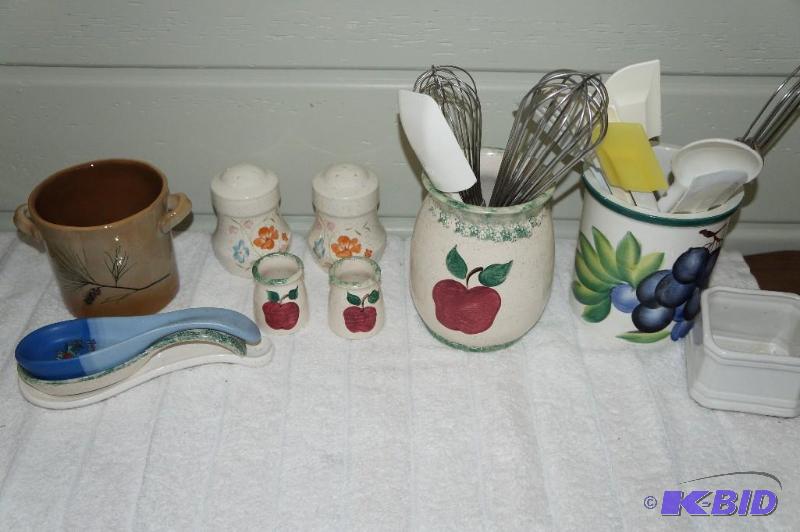 lot 149 image: Large Lot of Kitchen Items