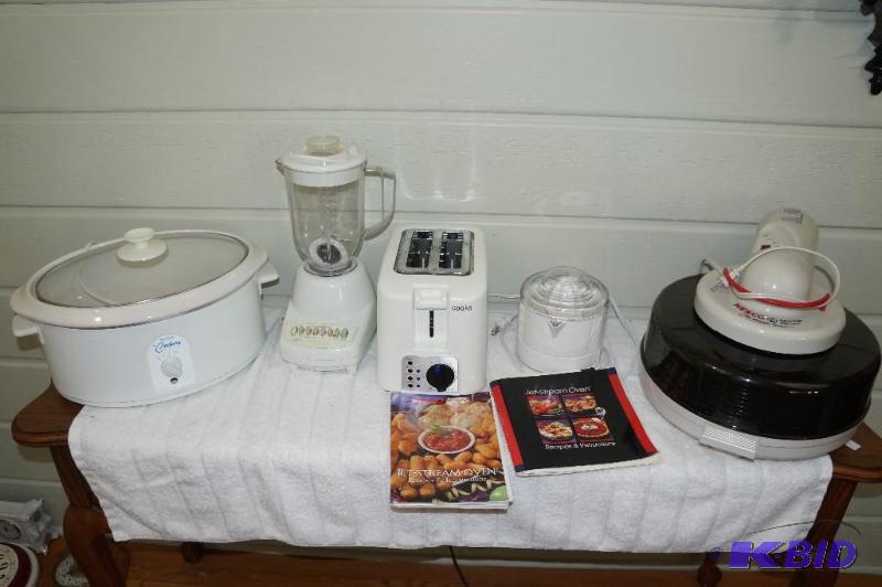 lot 150 image: Large Lot of Kitchen Appliances