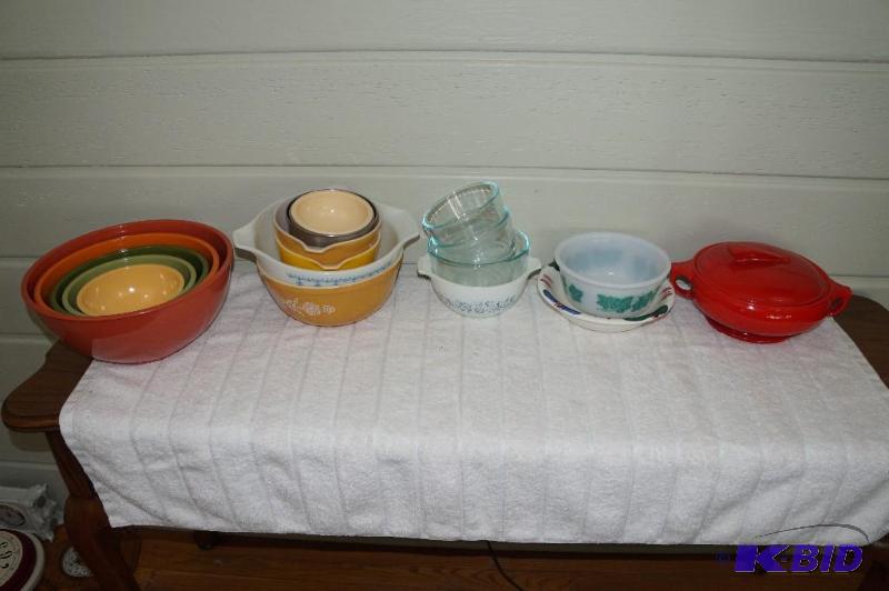 lot 151 image: Large Lot of Kitchen Items