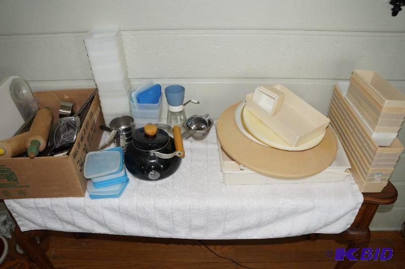 lot 160 image: Large Lot of Kitchen Items
