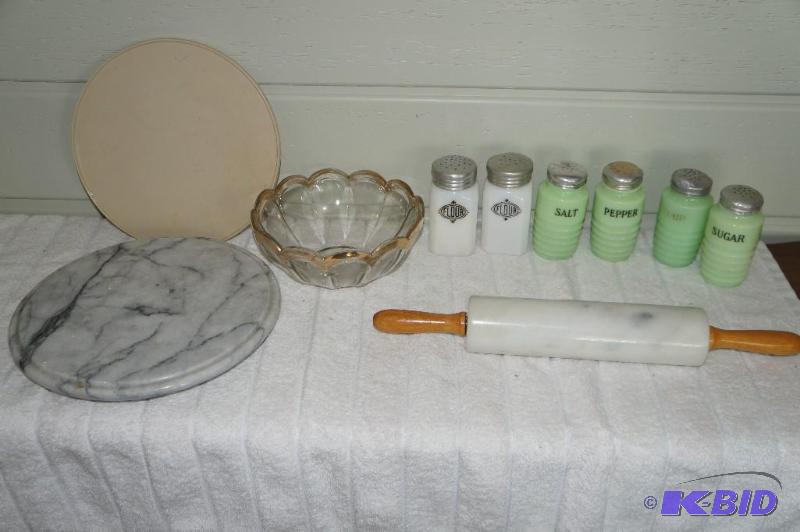 lot 162 image: Lot of Kitchen Ware