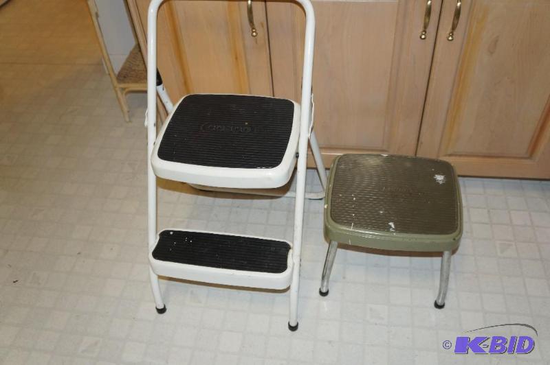 lot 181 image: Set of 2 Step Stools
