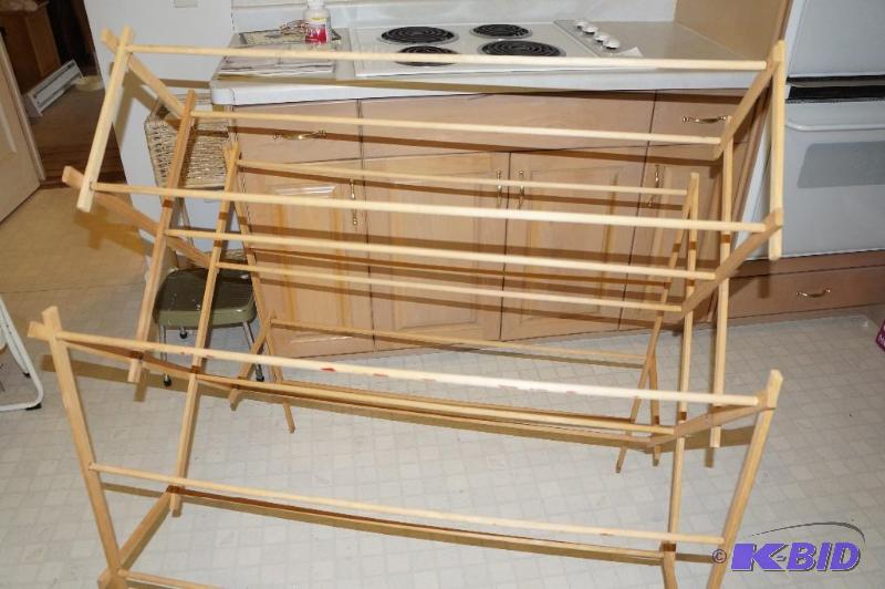 lot 182 image: Expandable Wood Drying Rack