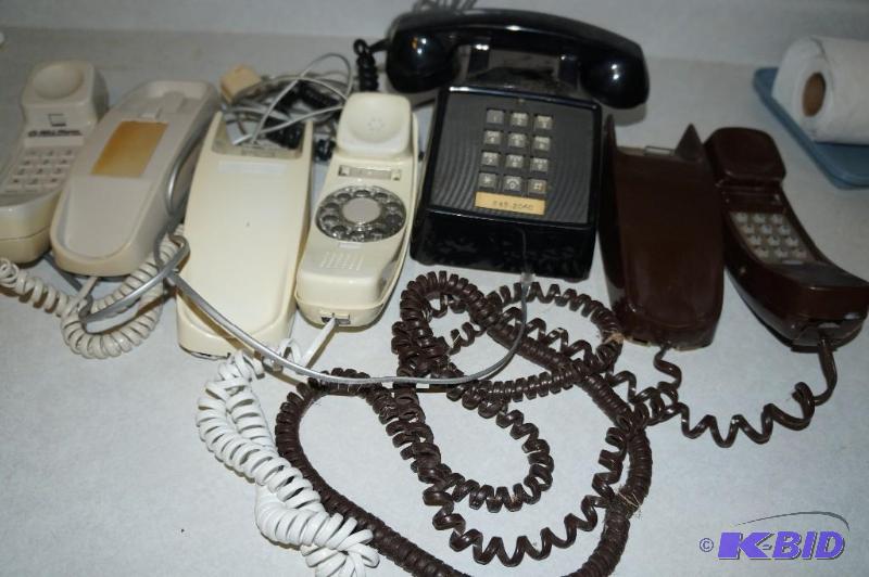 lot 184 image: Lot of 4 Vintage Phones