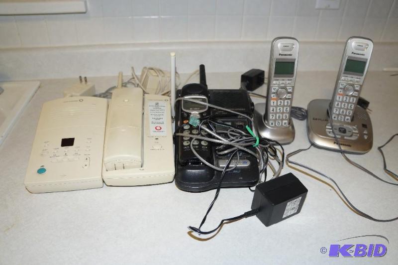lot 185 image: Lot of 4 Cordless Phones and 1 Answering Machine