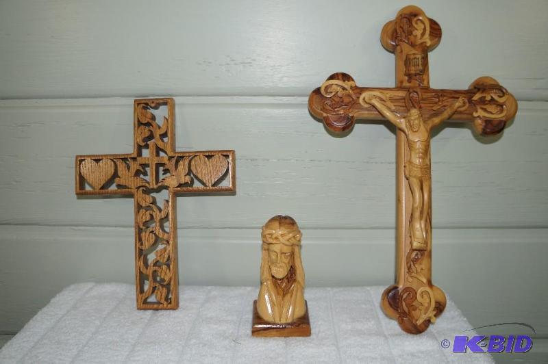 lot 19 image: Set of 3 Religious Items
