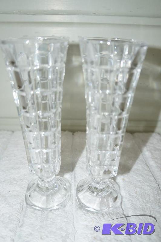 lot 206 image: Set of 2 24% Lead Crystal 6.5 Single Bud Vases