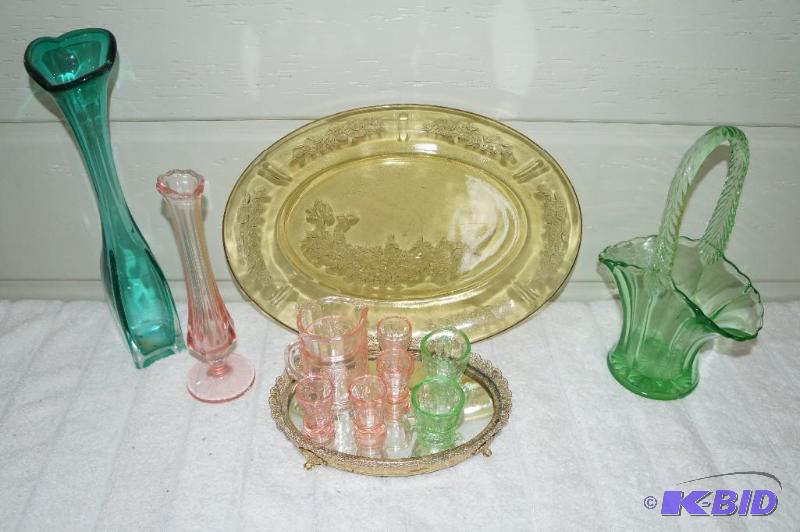 lot 216 image: Lot of Depression Glass