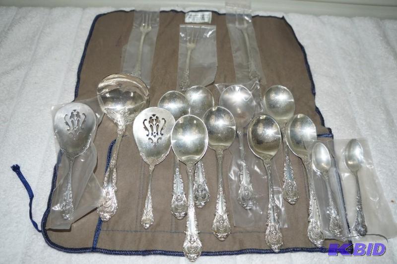 lot 226 image: Lot of 18 Wallace Sterling Silver Set - Spoons & Hor d oeuvres Forks