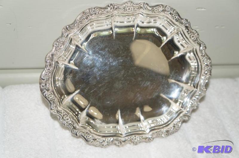 lot 233 image: International Silver Company Oval Silver Tray  Platter