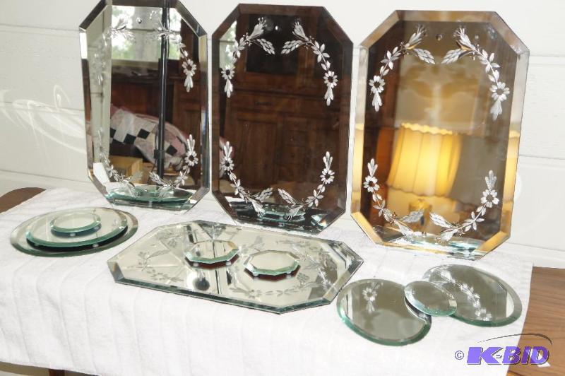 lot 250 image: Lot of Display Mirrors