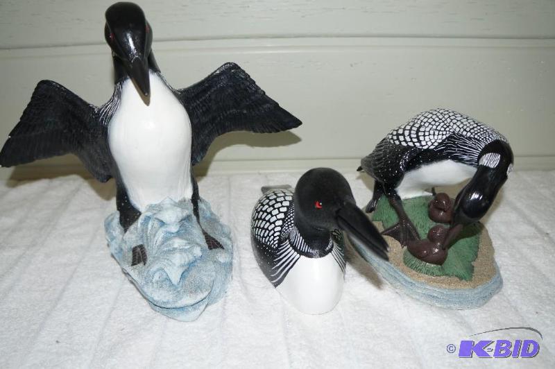 lot 252 image: Lot of 3 Loons Decor