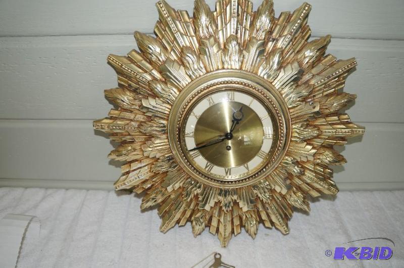 lot 253 image: Vintage 8 Day Wind Up Clock - Made in Germany