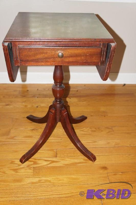 lot 269 image: Antique  Vintage Drop Down Leaf Table with Drawer