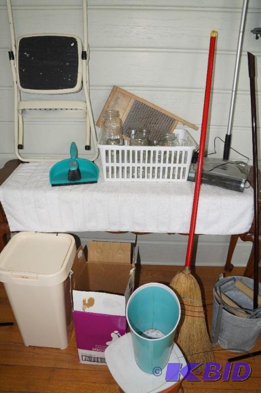 lot 282 image: Lot of Utility  Cleaning Supplies