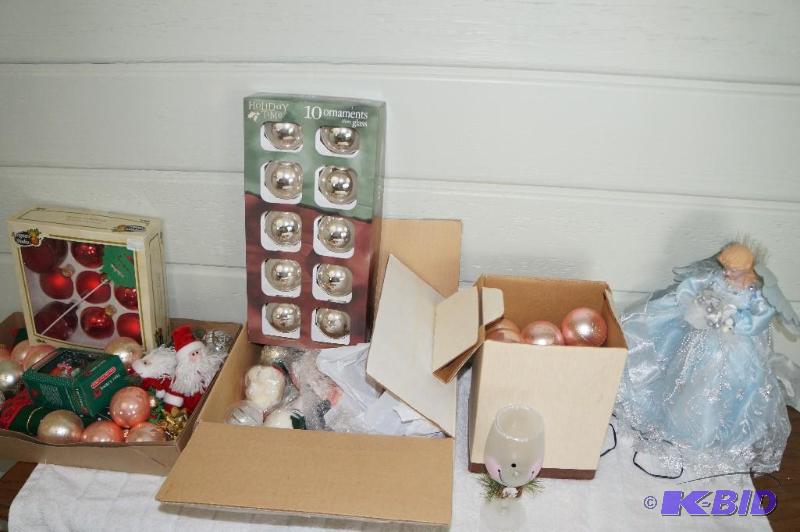 lot 285 image: Lot of Christmas Items