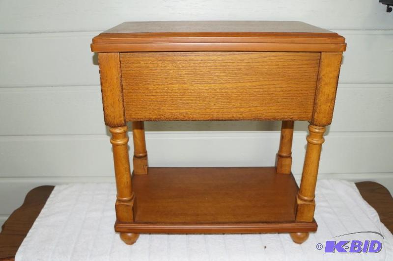 lot 29 image: End Table with Drawer