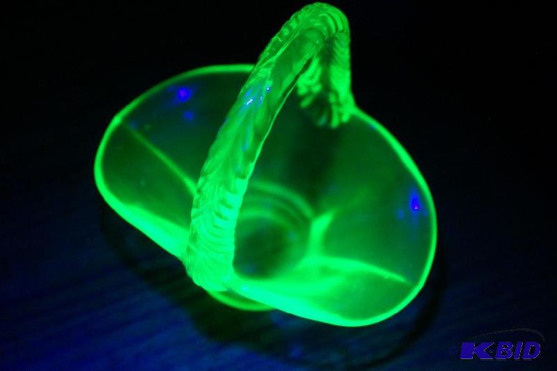 lot 302 image: Vaseline Green Depression Ware Basket
