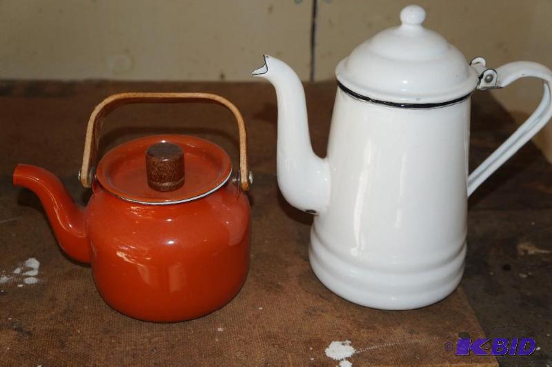 lot 315 image: Set of 2 Coffee  Tea Pots