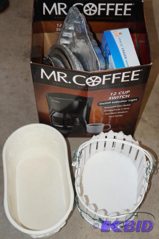 lot 318 image: Lot of Household Items