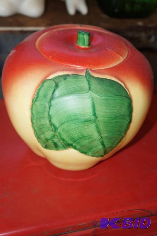 lot 320 image: Apple Cookie Jar
