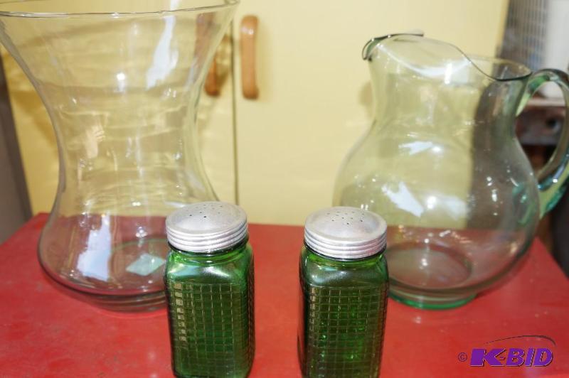 lot 323 image: Lot of Glassware