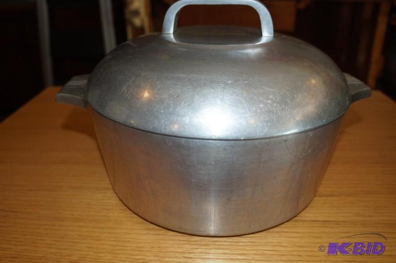 lot 329 image: Wagner Ware Roasting Kettle