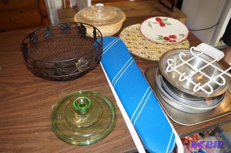 lot 331 image: Lot of Kitchen Ware