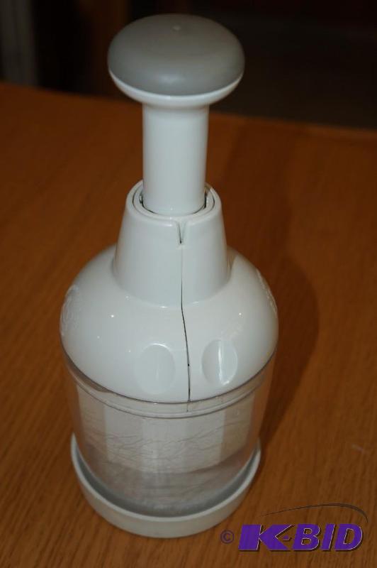 lot 332 image: Pampered Chef Chopper