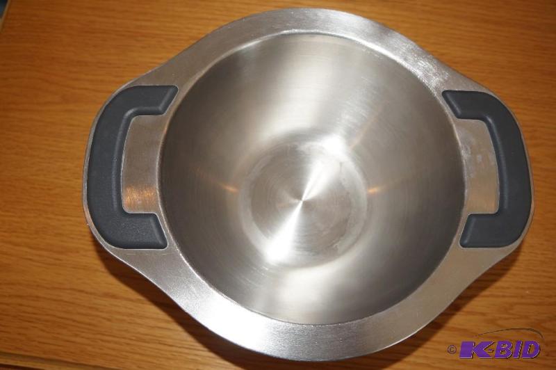 lot 336 image: Pampered Chef Stainless Steel Bowl with Handles