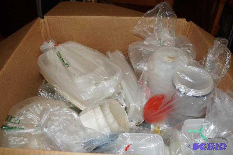 lot 343 image: Large Lot of Assorted Tupperware & Rubber Maid Containers