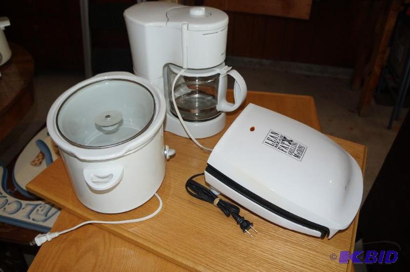 lot 349 image: Lot of Kitchen Ware