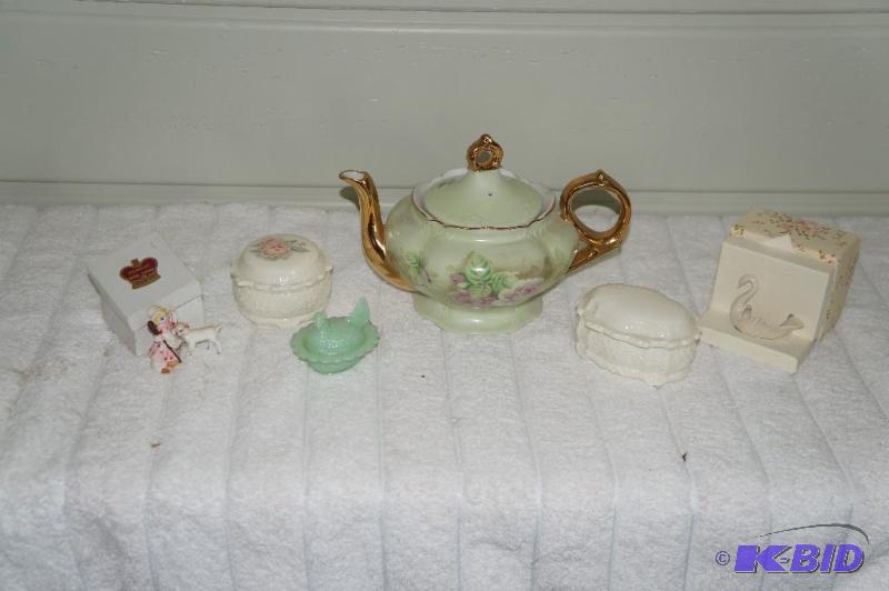 lot 57 image: Lot of Decorative Glassware & Bone China