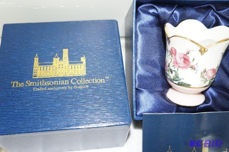 lot 58 image: Goebel The Smithsonian Collection 4 Small Cache Pot