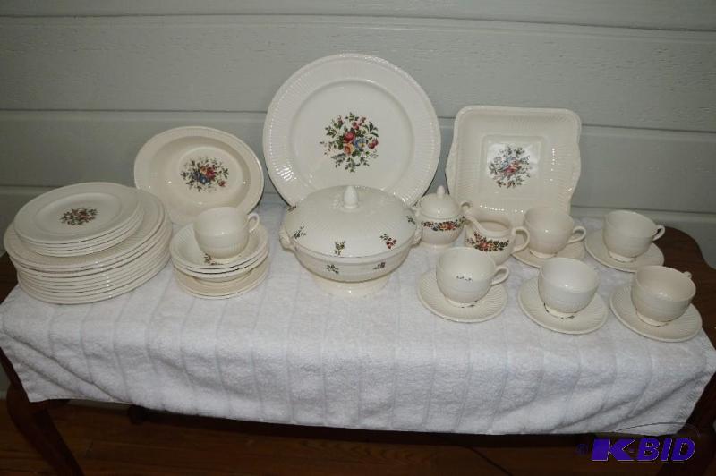 lot 67 image: Westwood of Etruria & Barlaston Conway Pattern China 36 Piece Set