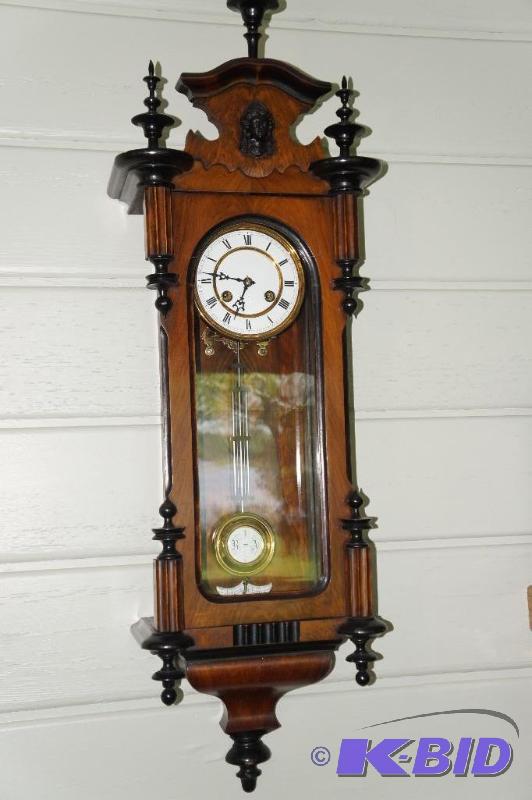lot 7 image: Pendulum Clock