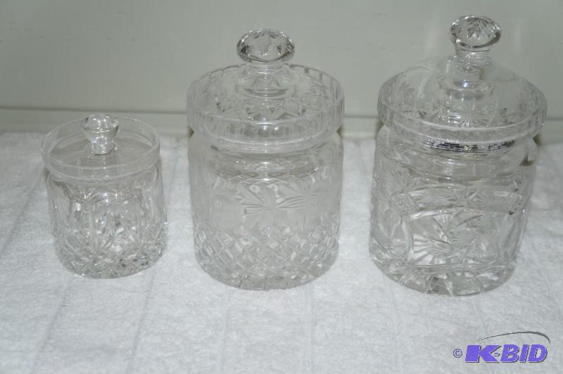 lot 70 image: Lot of 3 Crystal Pieces